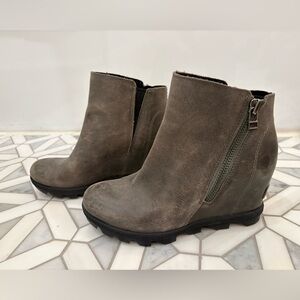 Sorel “Joan” Women's Ankle Boots in grey